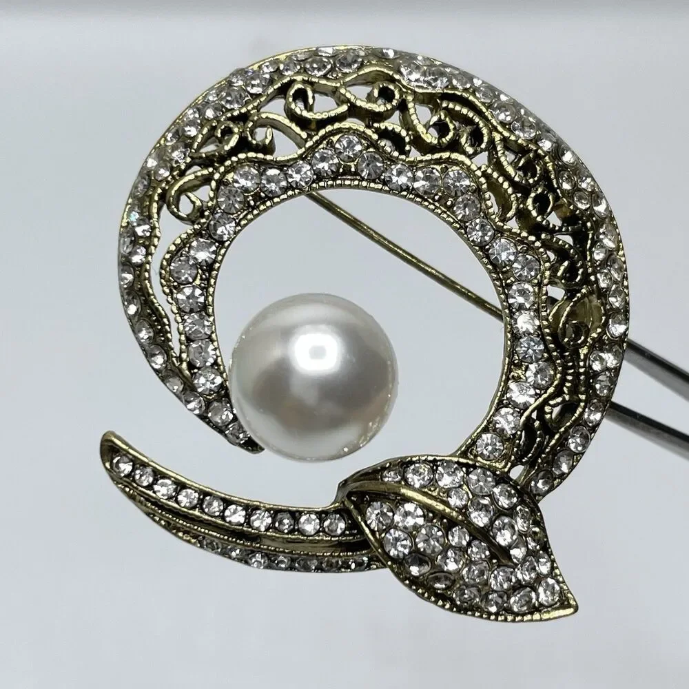 Gold Tone Faux Pearl White Rhinestone Round Brooch Pin Pendant Statement